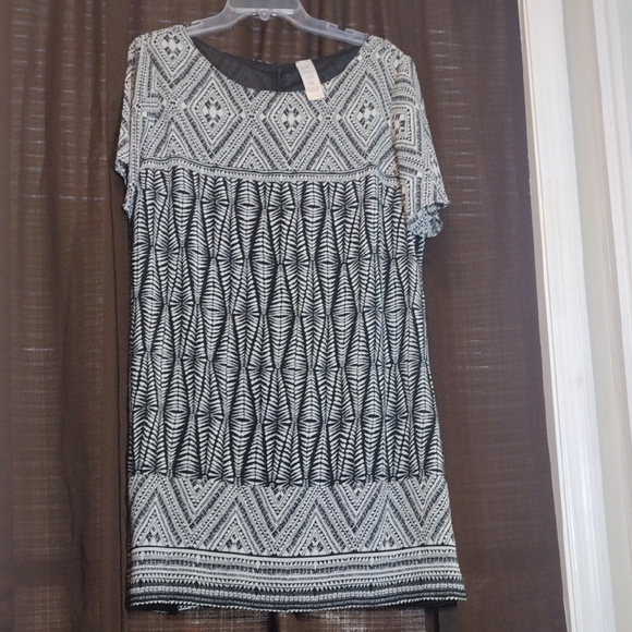 Black and White Geometric Pattern Dress - Picture 1 of 8